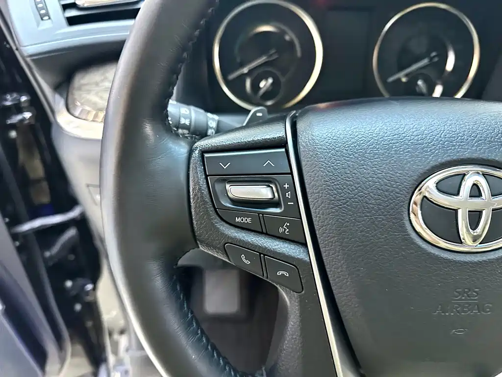 Toyota Vellfire 2022 — фото 15