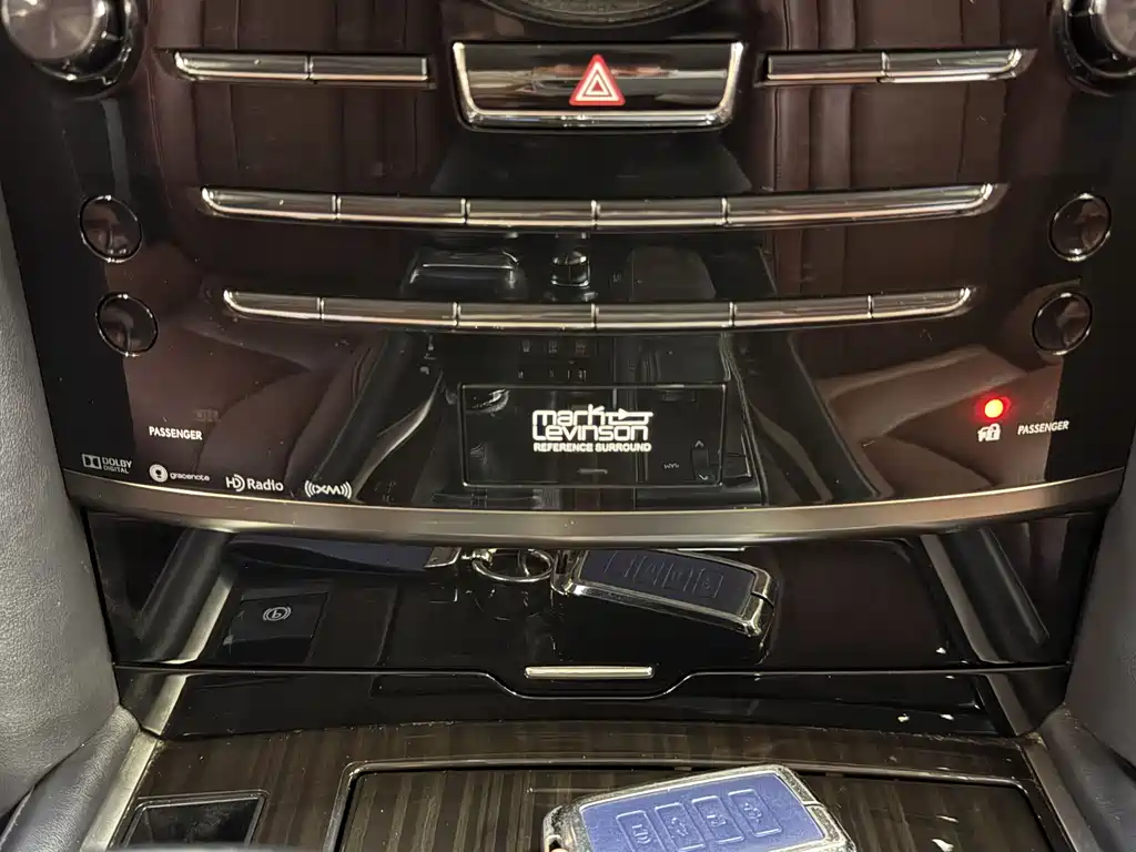 Lexus LX 2018 — фото 20