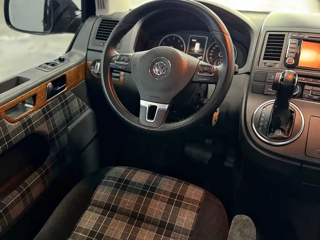 Volkswagen Multivan 2015 — фото 7