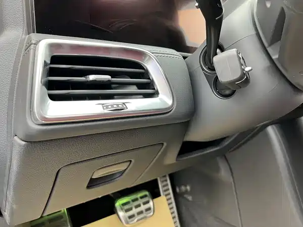 Hongqi E-HS9 2023