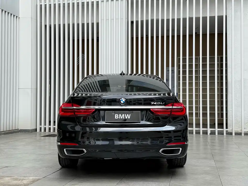 BMW 7 Series 2017 — фото 16
