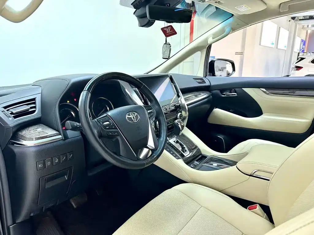 Toyota Vellfire 2022 — фото 9