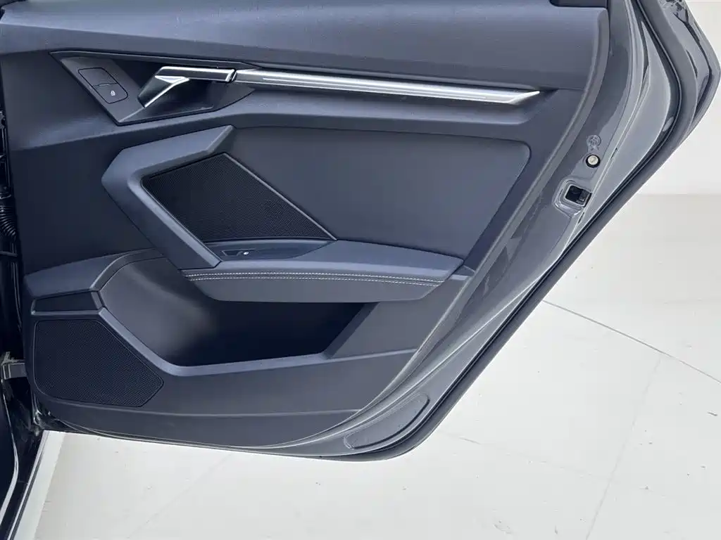 Audi A3 2023 — фото 11