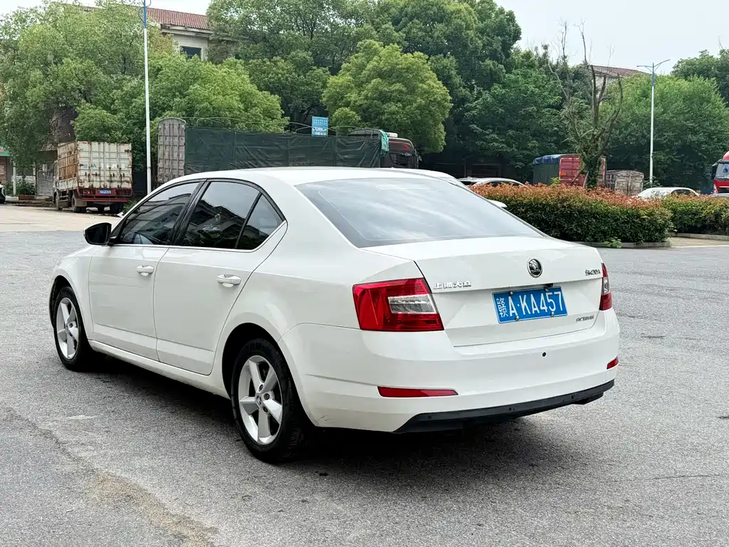 Skoda Octavia 2015 — фото 7