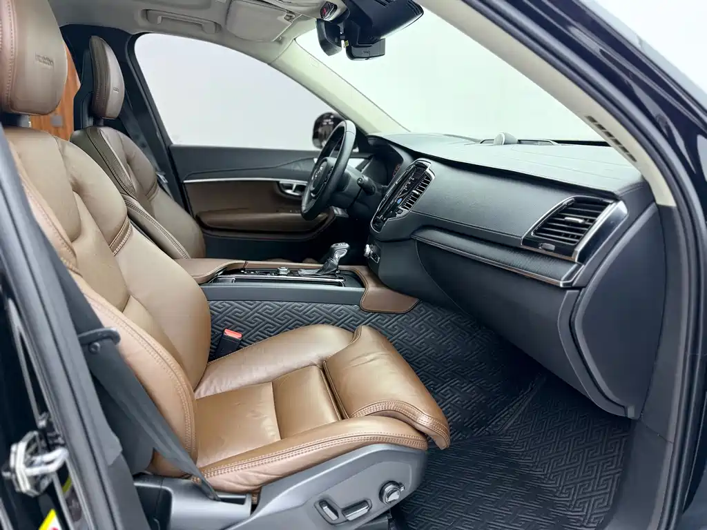Volvo XC90 2020 — фото 21