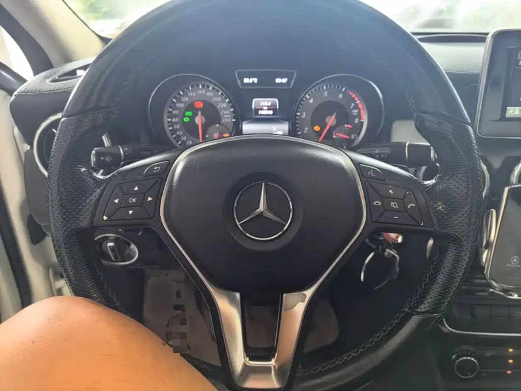 Mercedes-Benz GLA 2015 — фото 11