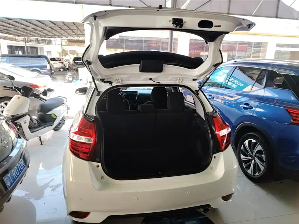 Toyota Yaris L 2019 — фото 19