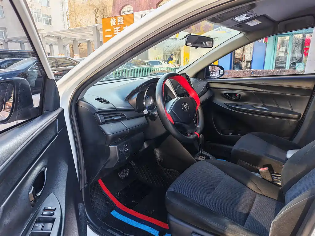 Toyota Yaris L 2018 — фото 9