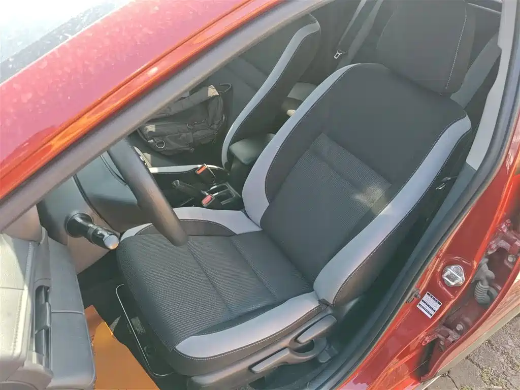 Toyota Yaris L 2020 — фото 15