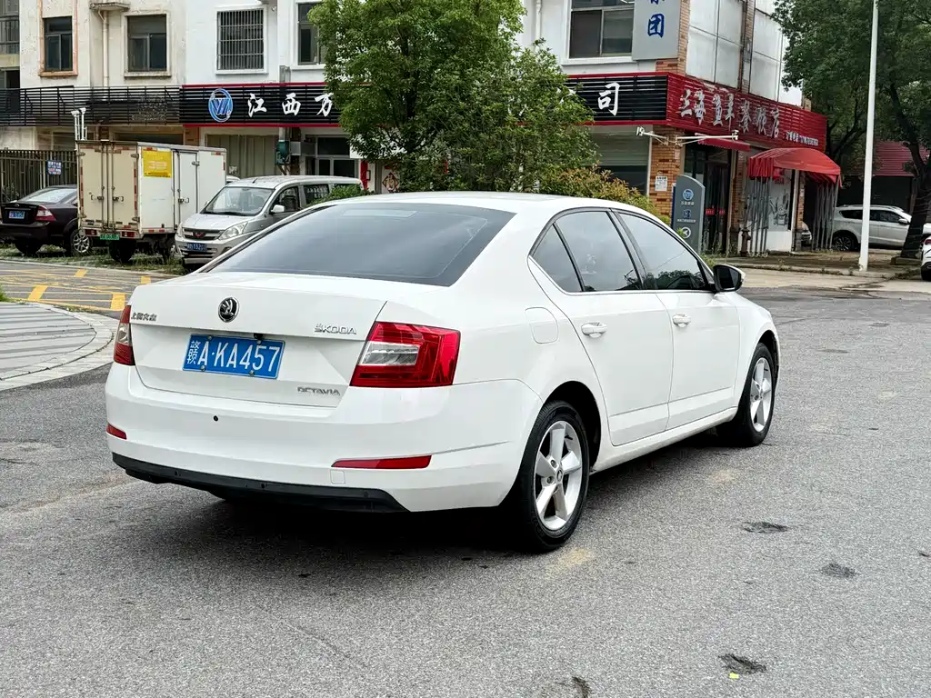 Skoda Octavia 2015 — фото 9