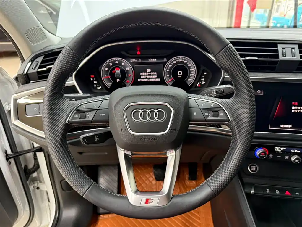 Audi Q3 Sportback 2023 — фото 11