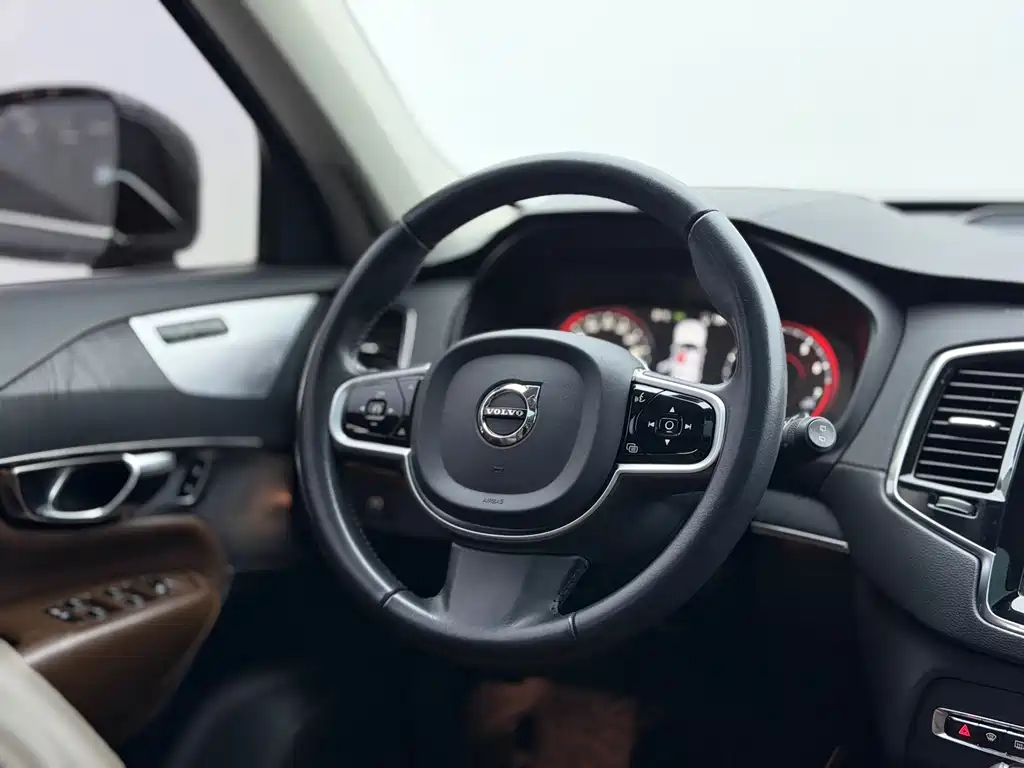 Volvo XC90 2020 — фото 15
