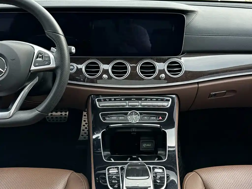 Mercedes-Benz E-Class 2017 — фото 20
