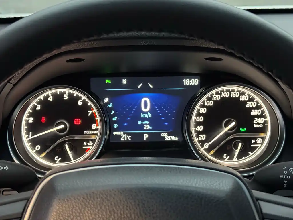 Toyota Camry 2023 — фото 16