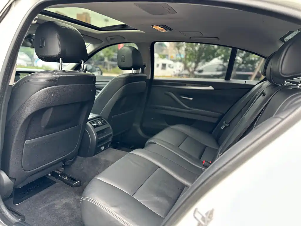 BMW 5 Series 2015 — фото 9