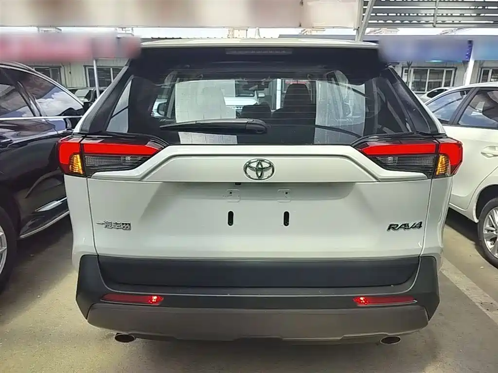Toyota RAV4 2022 — фото 6