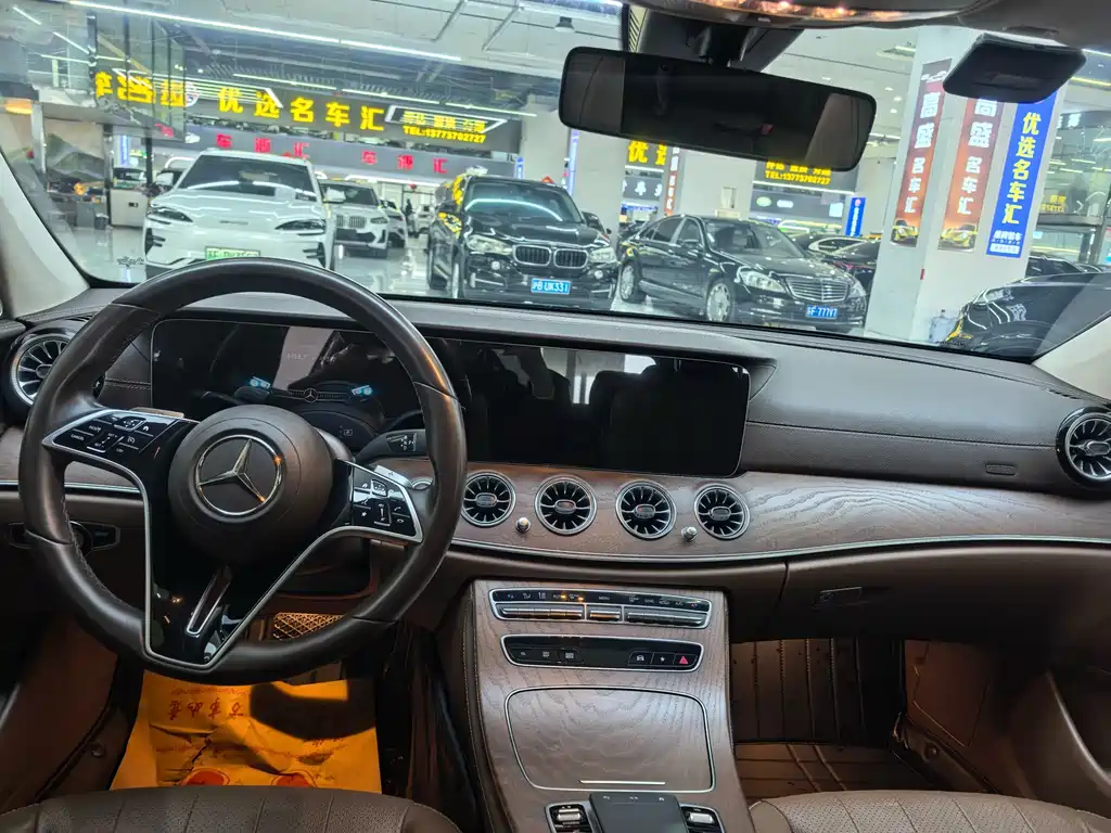 Mercedes-Benz E-Class 2023 — фото 10
