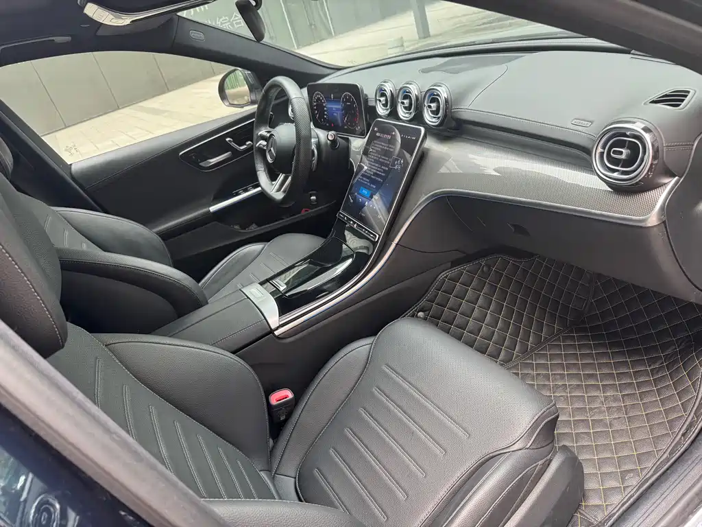 Mercedes-Benz C-Class 2023 — фото 11