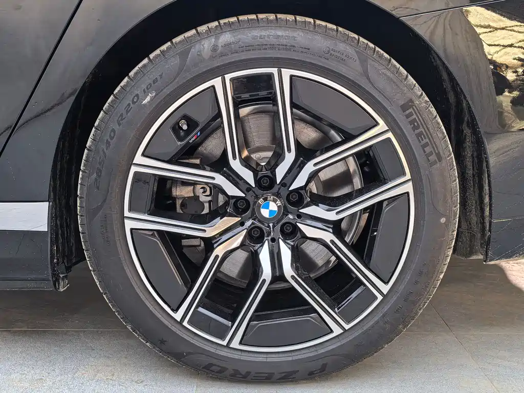 BMW i7 2025 — фото 7