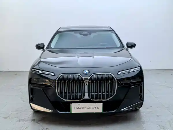 BMW i7 2025