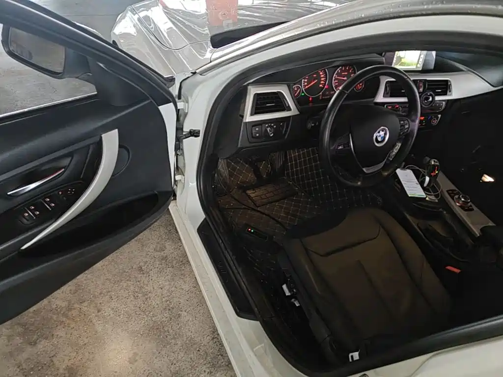 BMW 3 Series 2015 — фото 16