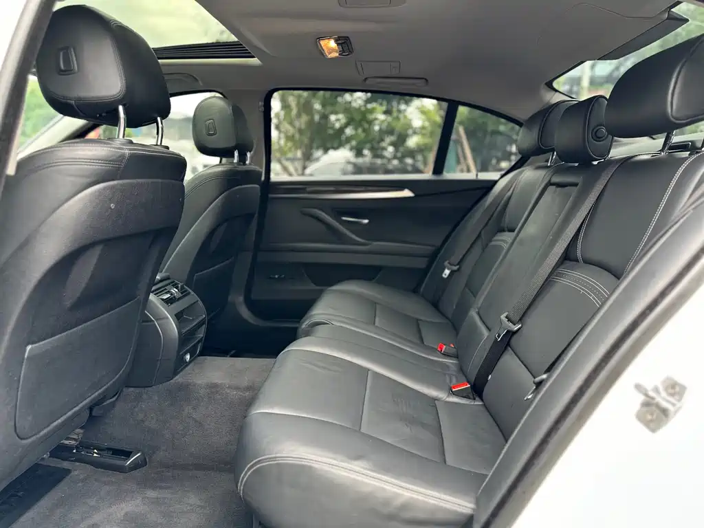 BMW 5 Series 2015 — фото 13