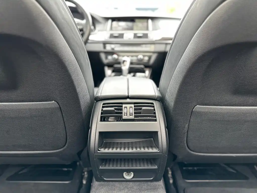 BMW 5 Series 2015 — фото 21