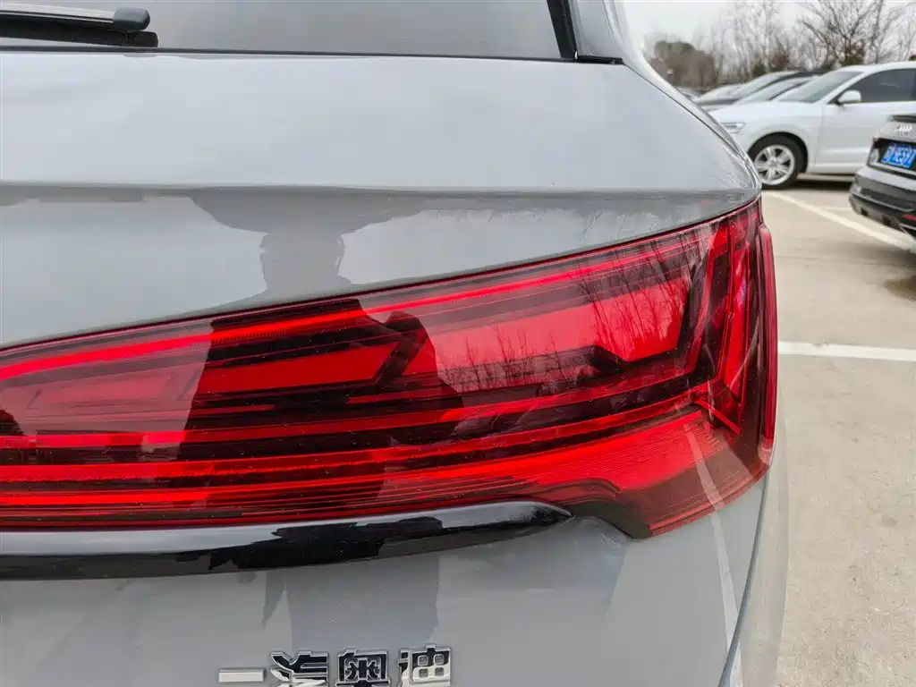 Audi Q5L 2025 — фото 19