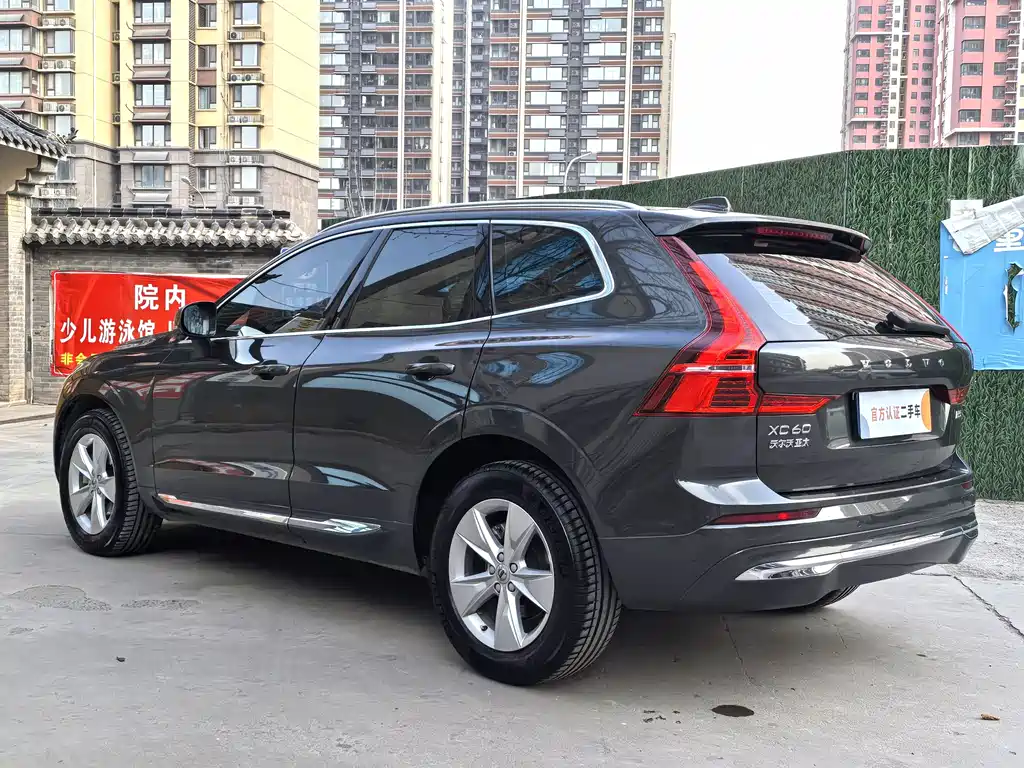 Volvo XC60 2021 — фото 13