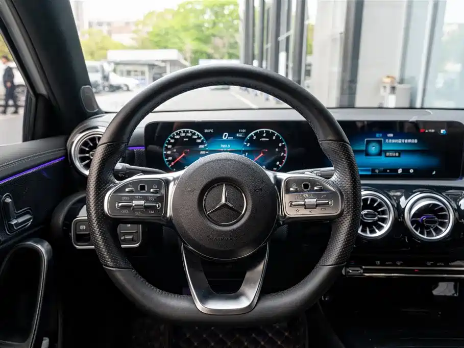 Mercedes-Benz A-Class 2023 — фото 9