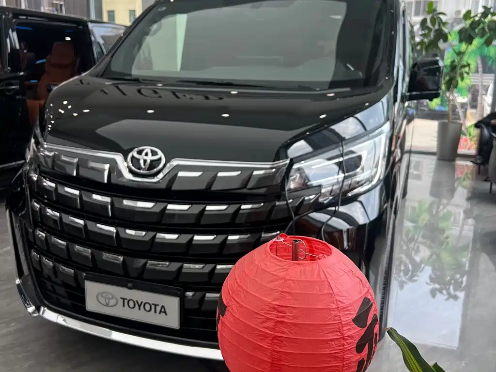 Toyota Hiace — фото 1