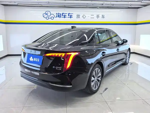Hongqi E-QM5 2025