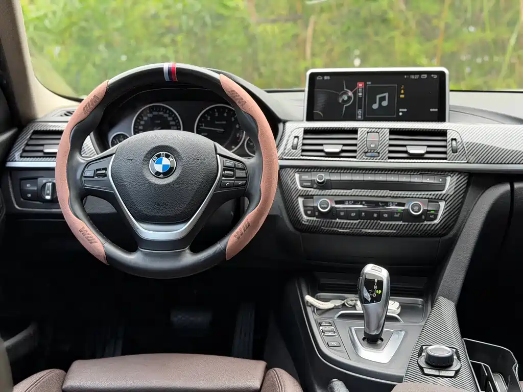 BMW 3 Series 2018 — фото 9