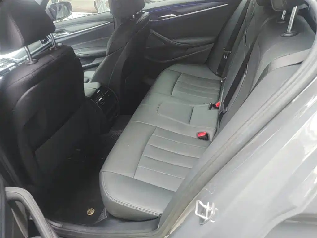 BMW 5 Series 2023 — фото 17