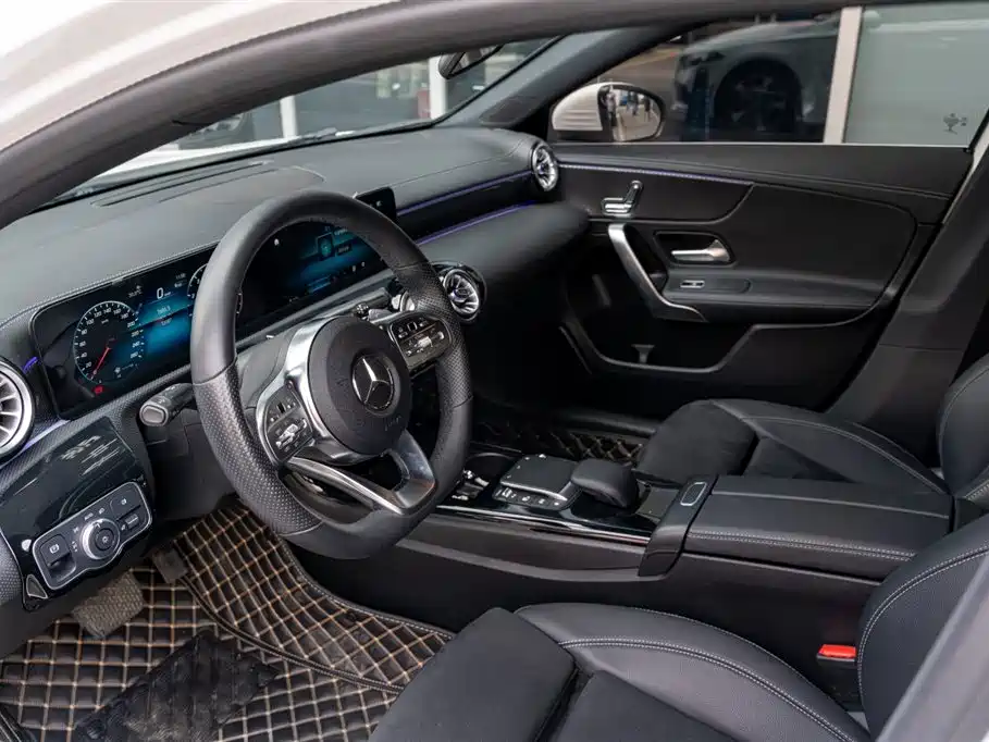 Mercedes-Benz A-Class 2023 — фото 16