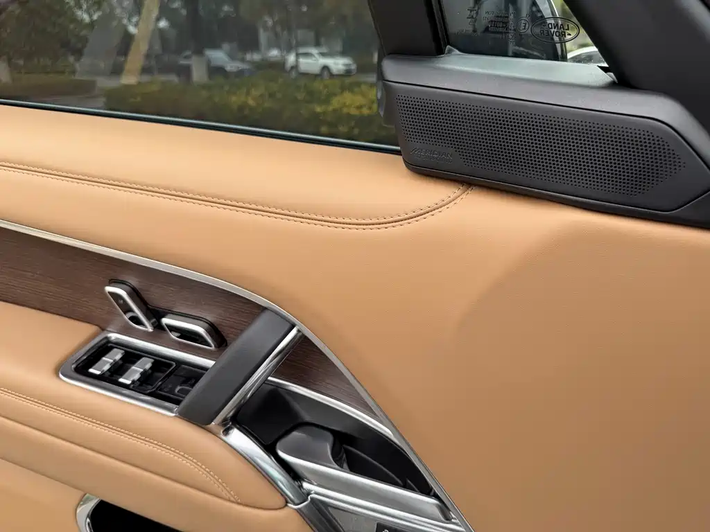 Land Rover Range Rover 2023 — фото 11