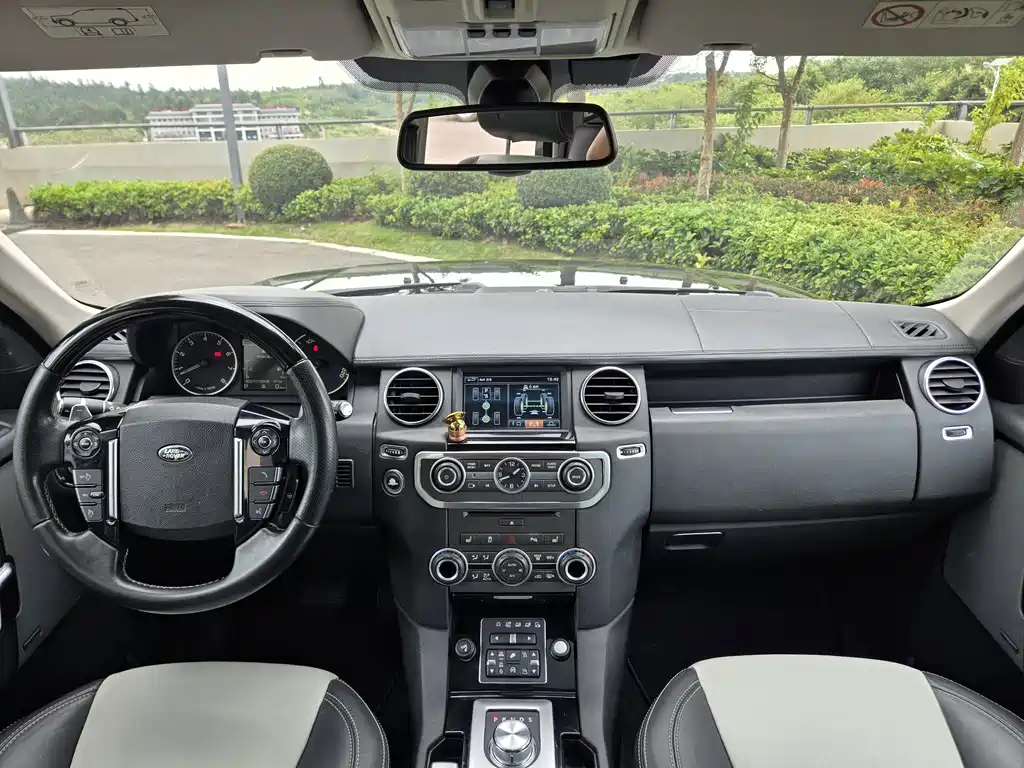 Land Rover Discovery 2014 — фото 15