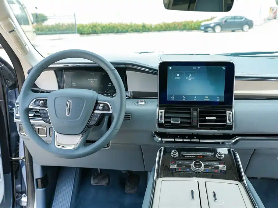 Lincoln Navigator 2018 — фото 16