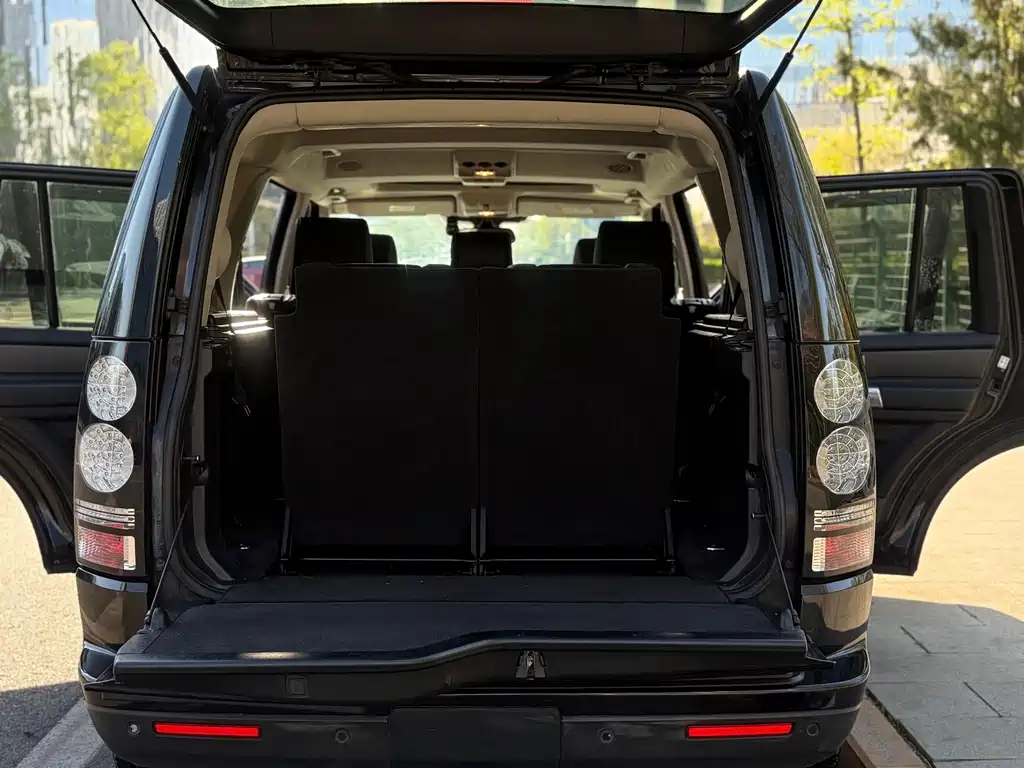 Land Rover Discovery 2015 — фото 18