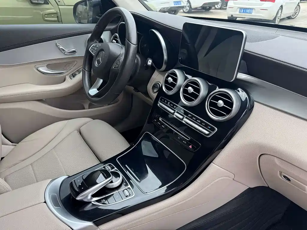 Mercedes-Benz GLC 2017 — фото 16