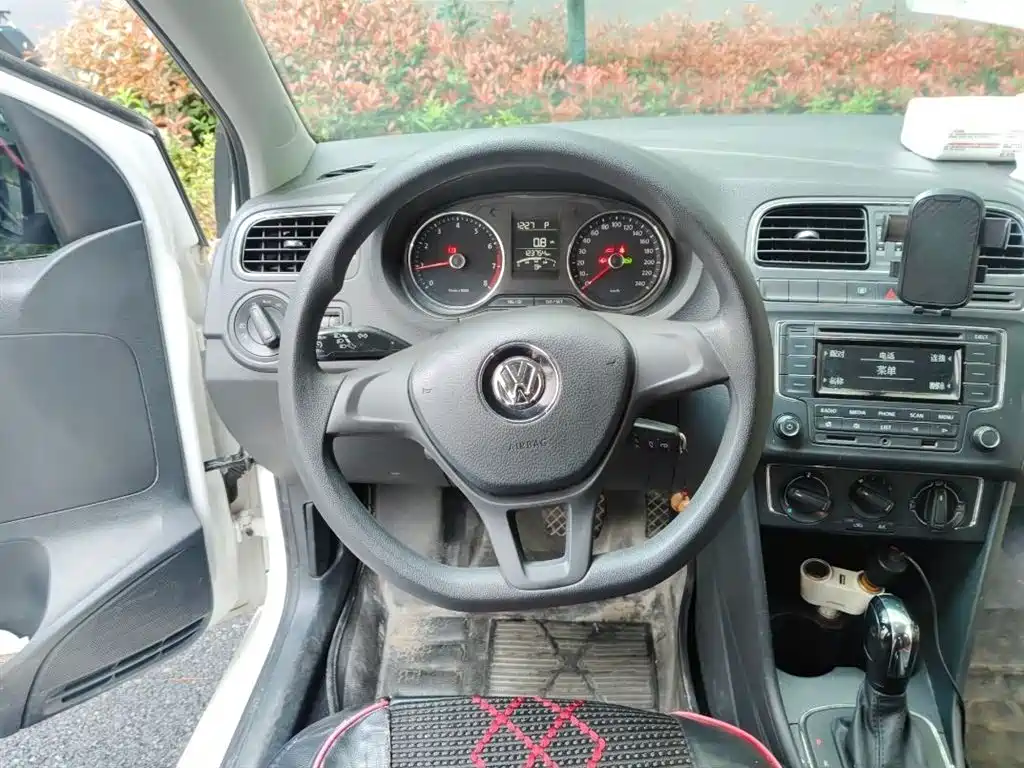 Volkswagen Polo 2015 — фото 13