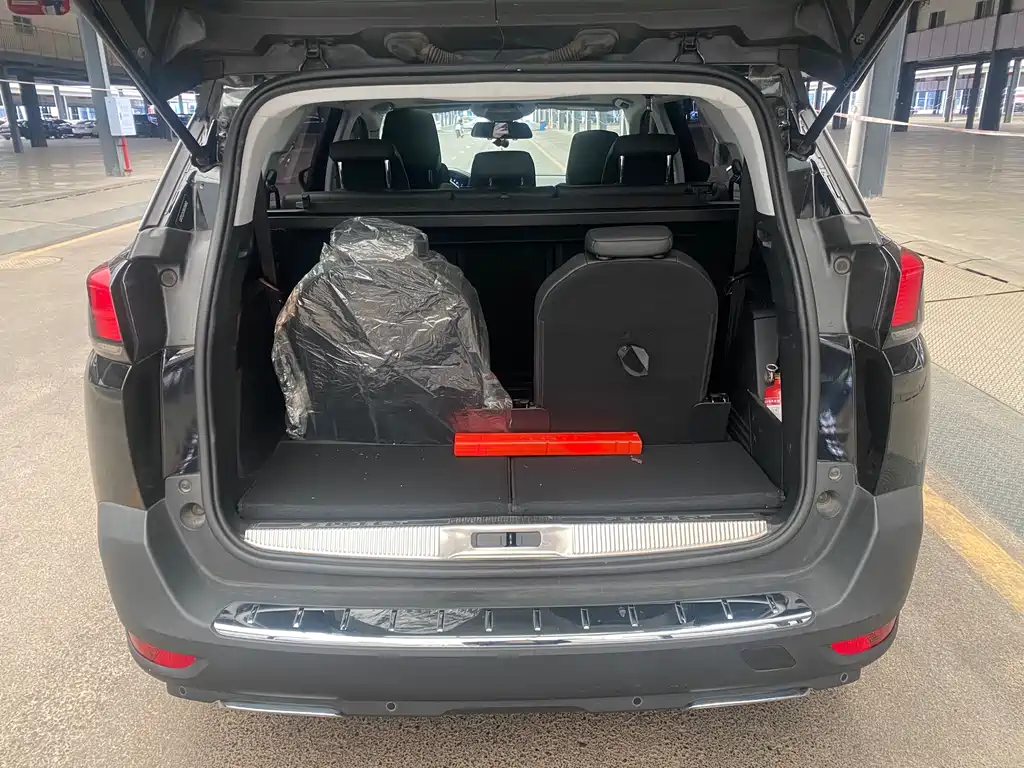 Peugeot 5008 2018 — фото 10