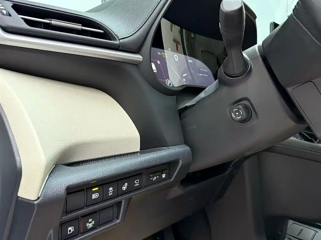 Toyota Sienna 2024 — фото 16