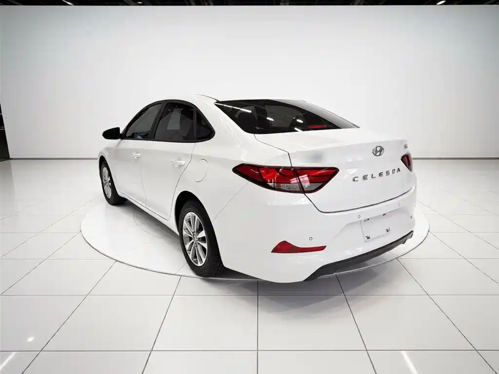 Hyundai Elantra 2020 — фото 5