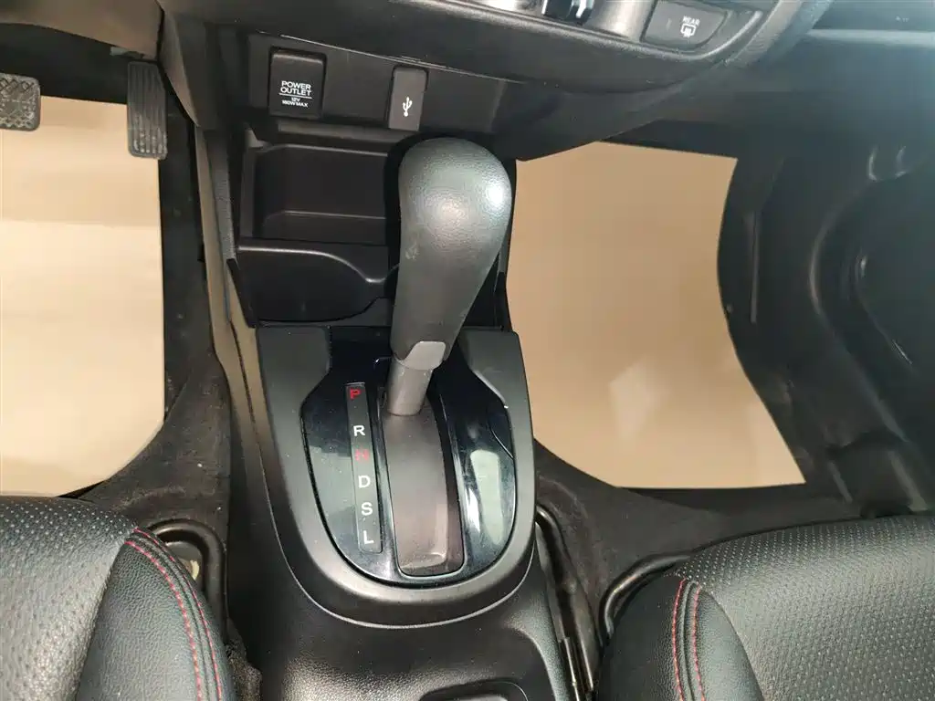Honda Fit 2018 — фото 10