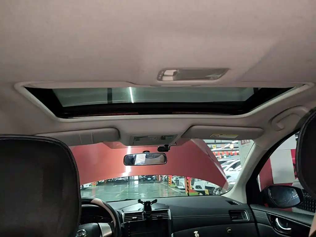 Nissan Tiida 2016 — фото 18