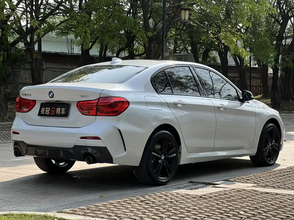 BMW 1 Series 2023 — фото 19