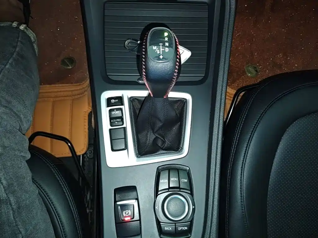 BMW 1 Series 2018 — фото 14