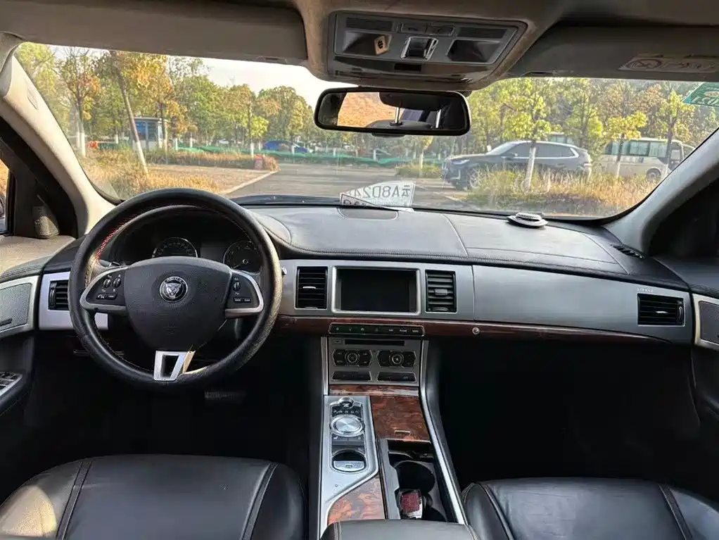 Jaguar XF 2014 — фото 4