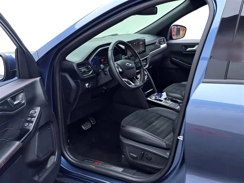 Ford Escape 2020 — фото 18